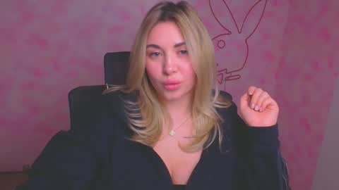 Chloe online show from November 28, 12:41 pm