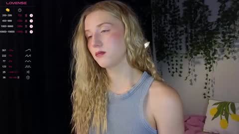 Snapshot of chloe_guidry chatting on December 12, 2:37 am Arianaa Mourrr online show from December 12, 2:37 am