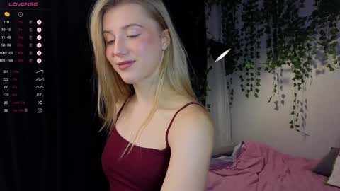 Snapshot of chloe_guidry chatting on December 9, 3:18 am Arianaa Mourrr online show from December 9, 3:18 am