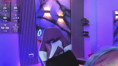 chloe_jacksonn online show from April 8, 10:45 pm