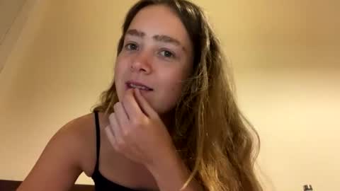 Chloe online show from August 1, 9:50 pm