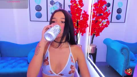 Chloe  online show from March 9, 7:39 pm