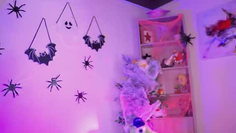 CLOE  online show from October 20, 8:56 pm