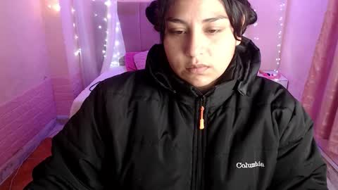 Snapshot of chloe_smith5 chatting on September 12, 1:51 pm chloe_smith5 online show from September 12, 1:51 pm
