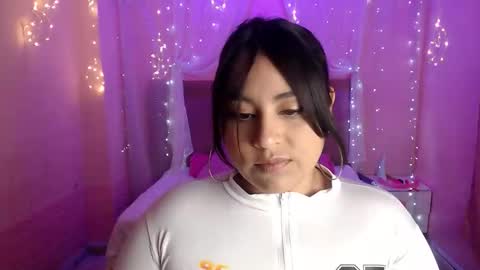 Snapshot of chloe_smith5 chatting on September 10, 2:39 pm chloe_smith5 online show from September 10, 2:39 pm