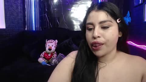 chloe_smith5 online show from March 27, 1:45 pm