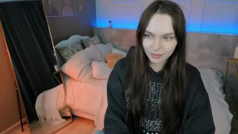 Chloe online show from May 29, 2:04 pm