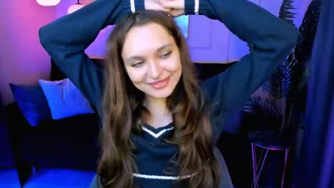 Chloe online show from July 28, 6:20 pm