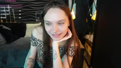 Chloe online show from May 17, 2:38 pm