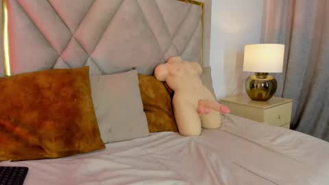 chloe_wilson7 online show from March 7, 1:56 am