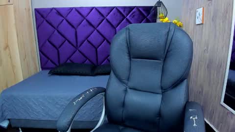 chloecampbell03 online show from December 3, 7:27 pm