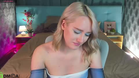 Chloe Deccker online show from May 17, 2:33 am