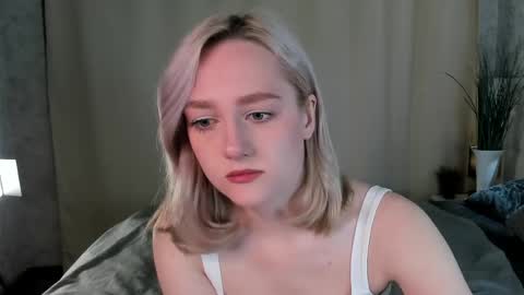 Chloe Deccker online show from May 25, 1:04 am