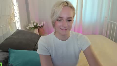 Chloe Deccker online show from July 2, 1:05 am