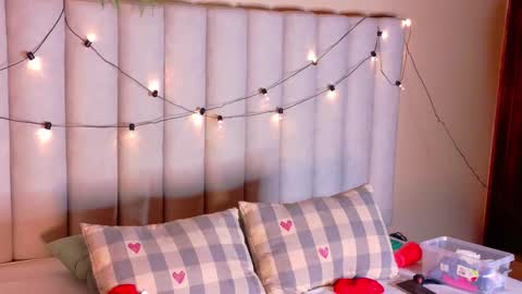 C H L O E  online show from March 2, 2:22 am