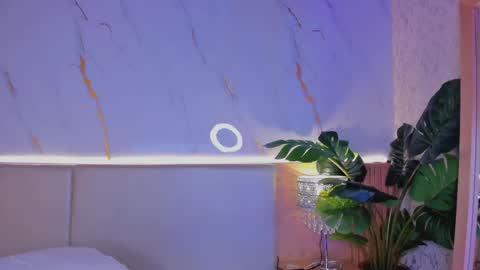 Snapshot of chloeemonroee_ chatting on October 10, 1:38 pm Chloee online show from October 10, 1:38 pm