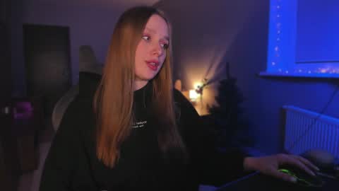 Snapshot of chloegins chatting on December 15, 6:59 pm chloegins online show from December 15, 6:59 pm