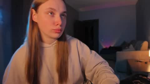 Snapshot of chloegins chatting on January 8, 12:15 pm chloegins online show from January 8, 12:15 pm