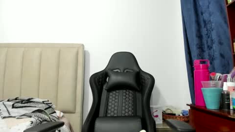 chloemiller   online show from October 11, 10:56 pm