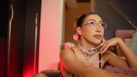 chloemin_ online show from February 25, 3:54 pm