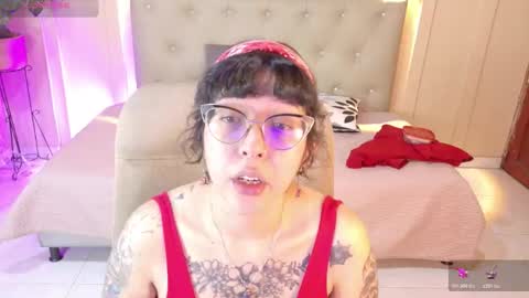 Snapshot of chloerossee chatting on October 19, 1:29 am Chloe rosse online show from October 19, 1:29 am