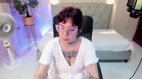 Snapshot of chloerossee chatting on January 18, 1:19 am Chloe rosse online show from January 18, 1:19 am