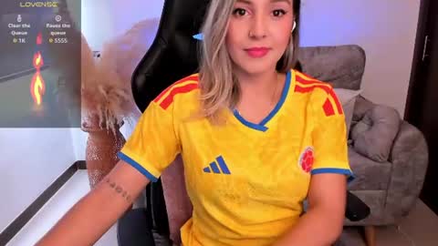 Laura online show from July 3, 5:52 pm