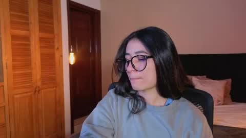 ChloeTurner  online show from April 15, 8:53 pm