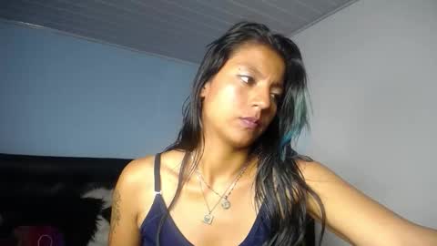 chloewills_ online show from January 7, 5:49 pm