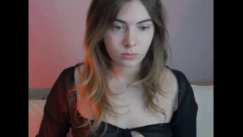 chloi_hes online show from December 22, 8:38 am