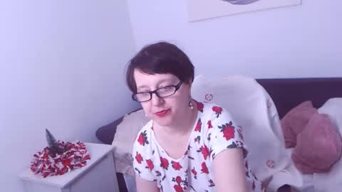 Snapshot of christarose chatting on December 22, 3:44 pm Christa online show from December 22, 3:44 pm