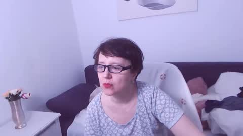 Snapshot of christarose chatting on February 1, 3:41 am Christa online show from February 1, 3:41 am