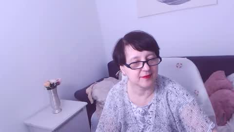 Snapshot of christarose chatting on December 5, 2:53 am Christa online show from December 5, 2:53 am