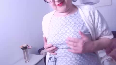 Snapshot of christarose chatting on January 31, 5:32 pm Christa online show from January 31, 5:32 pm