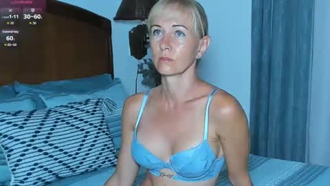 Snapshot of christine_35 chatting on September 15, 11:40 am Christine - online show from September 15, 11:40 am