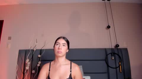 Snapshot of christy_seaa chatting on February 18, 6:17 pm Christy online show from February 18, 6:17 pm