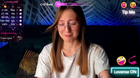 Snapshot of christycrayme chatting on October 18, 3:42 am ChristyCrayme online show from October 18, 3:42 am