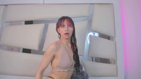 Snapshot of chrystal_jade chatting on March 4, 1:17 pm instagram chrystaljade.1 online show from March 4, 1:17 pm