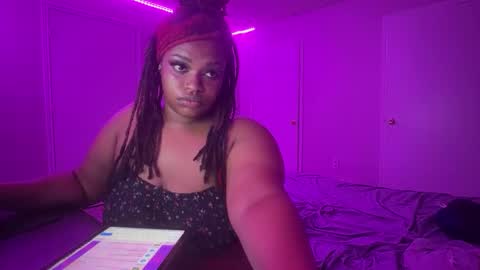 Snapshot of chubbeedweeb chatting on September 17, 4:21 am EmberEssence online show from September 17, 4:21 am