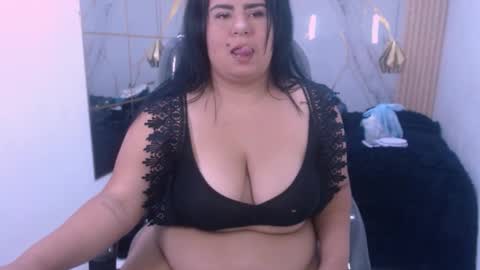 Snapshot of chuby_pau chatting on October 9, 2:59 am paula online show from October 9, 2:59 am