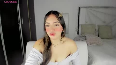 Snapshot of cieloo_ chatting on February 13, 2:42 pm CIELO online show from February 13, 2:42 pm
