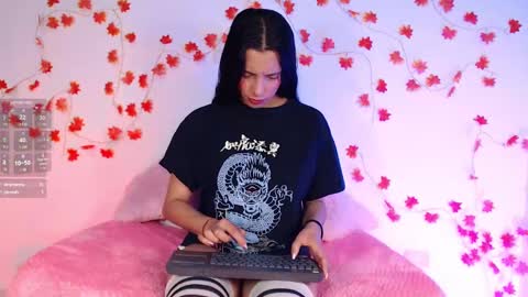Snapshot of cinderella_lewis chatting on March 5, 3:29 pm Sofi Eva and Mey online show from March 5, 3:29 pm