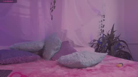 Snapshot of cinderella_lewis chatting on October 17, 3:48 pm Sofi Eva and Mey online show from October 17, 3:48 pm