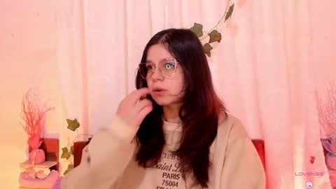 Snapshot of cinderella_lewis chatting on February 20, 8:03 pm Sofi Eva and Mey online show from February 20, 8:03 pm
