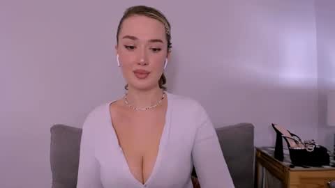 cindyprettywomen online show from December 15, 4:12 pm