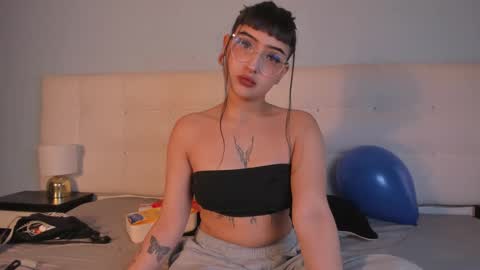 Cintya online show from December 2, 8:20 pm