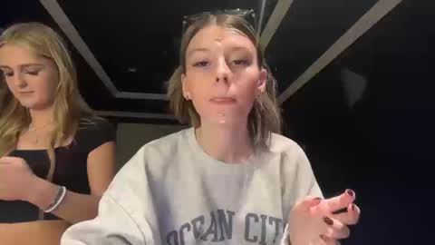 clairewalkerr online show from October 16, 12:46 am