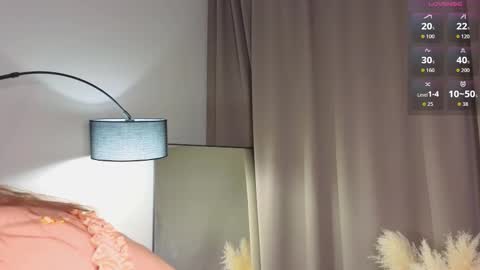 Snapshot of clairwittenmyer chatting on October 6, 1:55 am Im Amy online show from October 6, 1:55 am