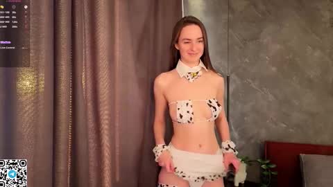 Snapshot of clairwittenmyer chatting on October 19, 1:29 am Im Amy online show from October 19, 1:29 am