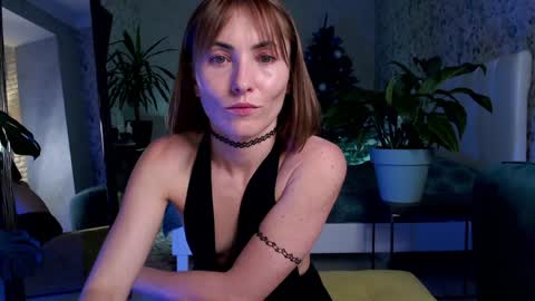 Snapshot of clara_bendover chatting on December 10, 6:28 pm Clara online show from December 10, 6:28 pm